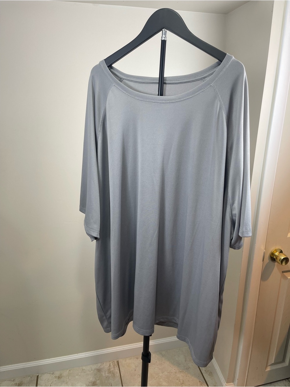 Men's Relaxed Short Sleeve Tee in Light Gray